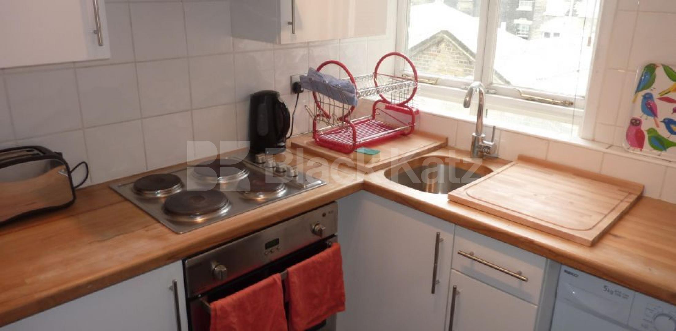 			IDEAL FOR 2 SHARERS!, 1 Bedroom, 1 bath, 1 reception Flat			 Britannia Street, KINGS CROSS-RUSSELL SQUARE